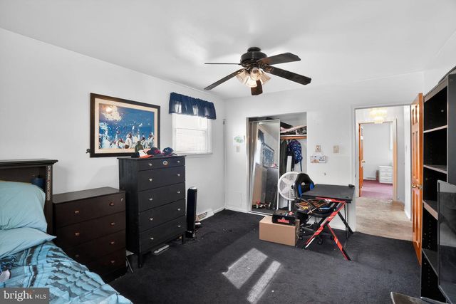 372 CUTLER AVE, Maple Shade, NJ 08052