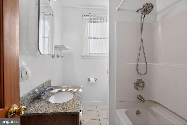 372 CUTLER AVE, Maple Shade, NJ 08052