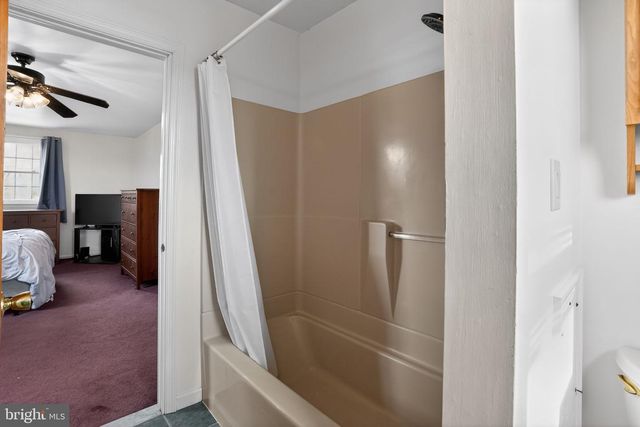 372 CUTLER AVE, Maple Shade, NJ 08052