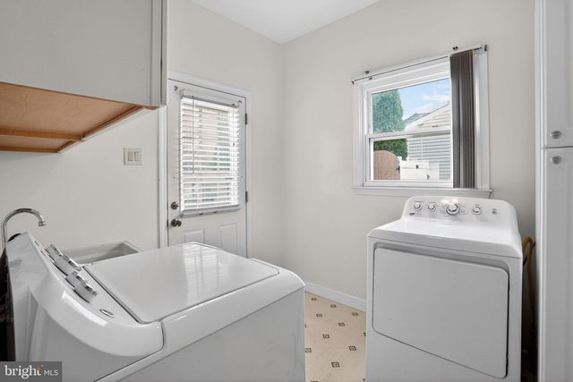 372 CUTLER AVE, Maple Shade, NJ 08052