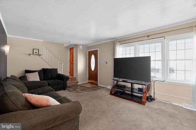 372 CUTLER AVE, Maple Shade, NJ 08052