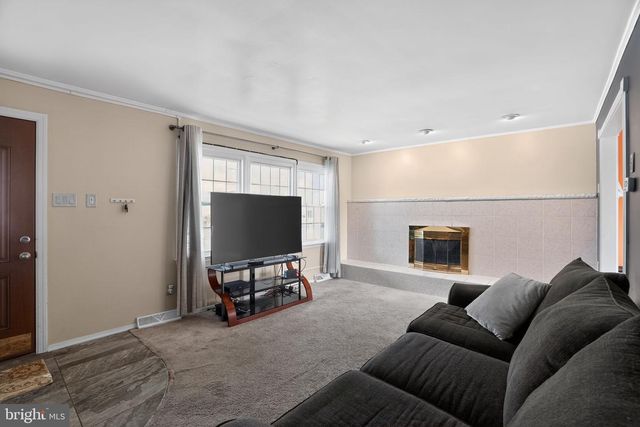 372 CUTLER AVE, Maple Shade, NJ 08052