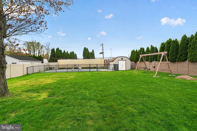 372 CUTLER AVE, Maple Shade, NJ 08052