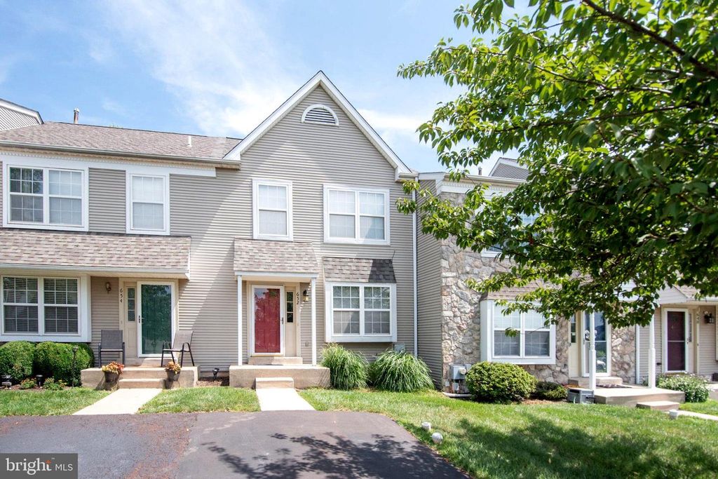 652 LONGWOOD RD, COLLEGEVILLE, PA 19426 — exterior