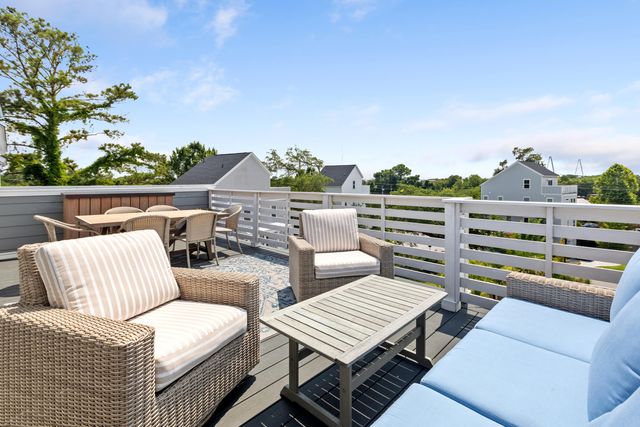 539 Cooper Village Lane, Mount Pleasant, SC 29464