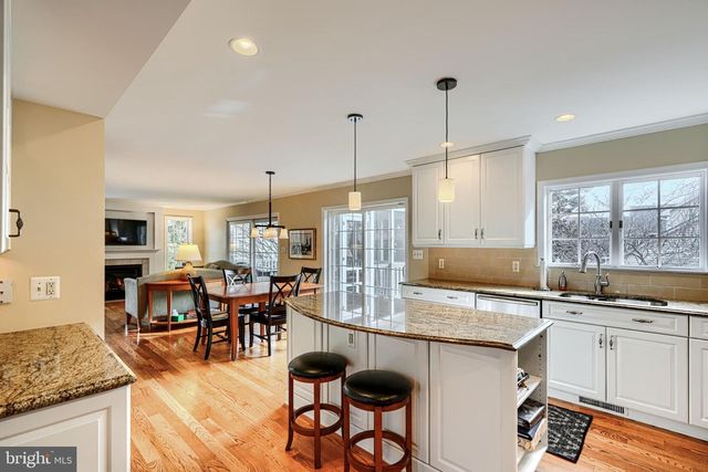 1 HUNTRESS CT, Lutherville Timonium, MD 21093