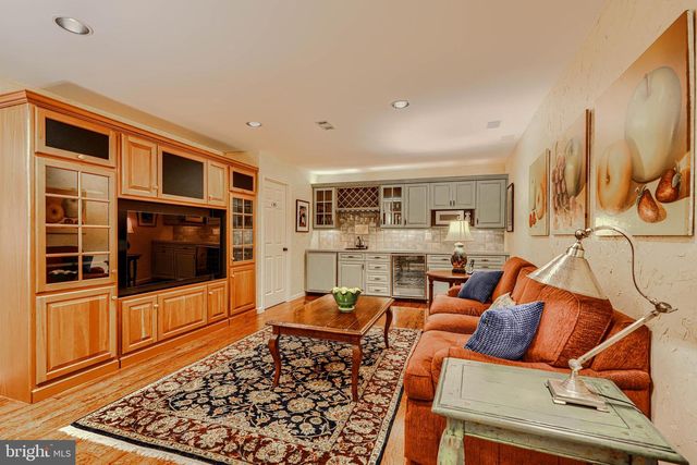 1 HUNTRESS CT, Lutherville Timonium, MD 21093