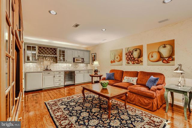 1 HUNTRESS CT, Lutherville Timonium, MD 21093