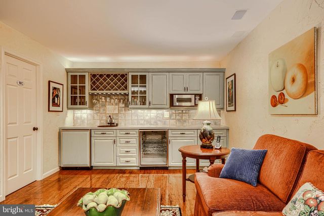 1 HUNTRESS CT, Lutherville Timonium, MD 21093