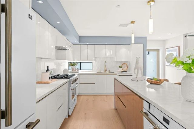 2843 Stoner, Los Angeles, CA 90064