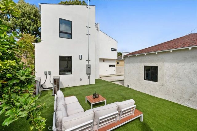 2843 Stoner, Los Angeles, CA 90064