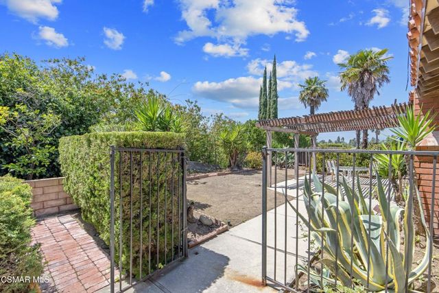 11 N Madrid Avenue, Thousand Oaks, CA 91320