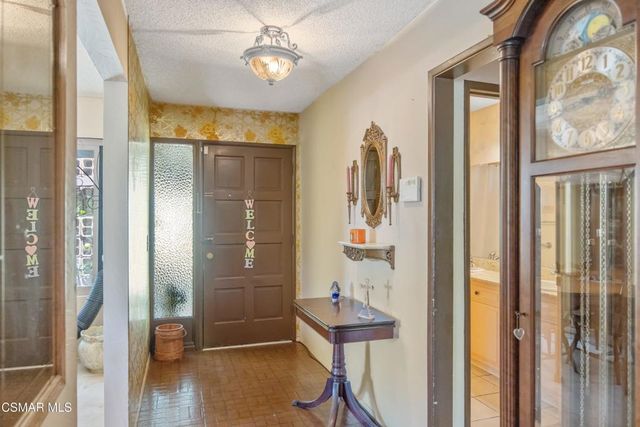11 N Madrid Avenue, Thousand Oaks, CA 91320