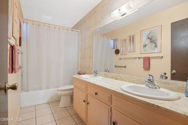11 N Madrid Avenue, Thousand Oaks, CA 91320