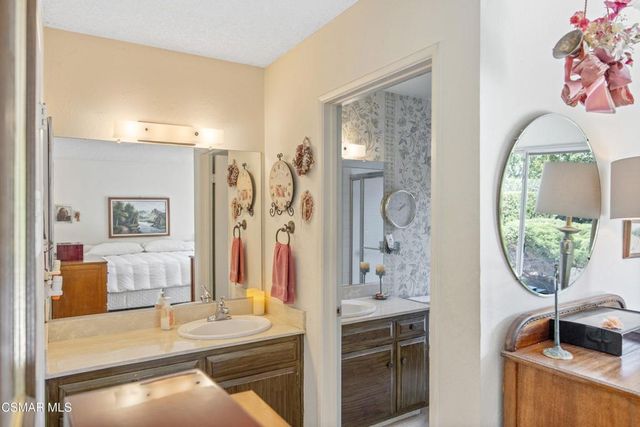 11 N Madrid Avenue, Thousand Oaks, CA 91320