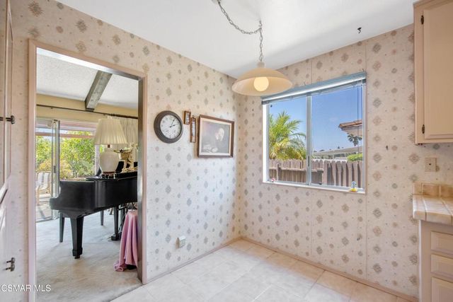 11 N Madrid Avenue, Thousand Oaks, CA 91320