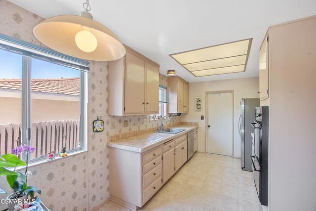 11 N Madrid Avenue, Thousand Oaks, CA 91320
