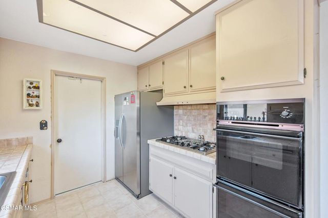11 N Madrid Avenue, Thousand Oaks, CA 91320