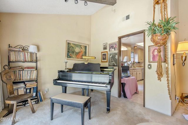 11 N Madrid Avenue, Thousand Oaks, CA 91320
