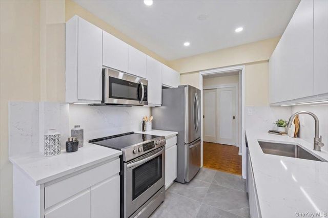 51 White Oak Street 4D, New Rochelle, NY 10801