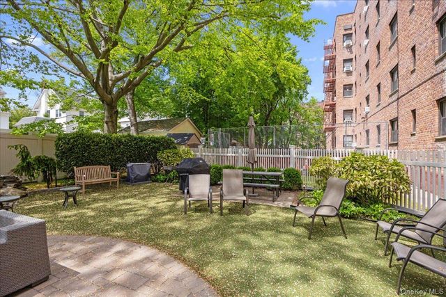 51 White Oak Street 4D, New Rochelle, NY 10801