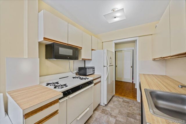 51 White Oak Street 4D, New Rochelle, NY 10801