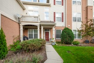 8120 Concord Lane H, Justice, IL 60458