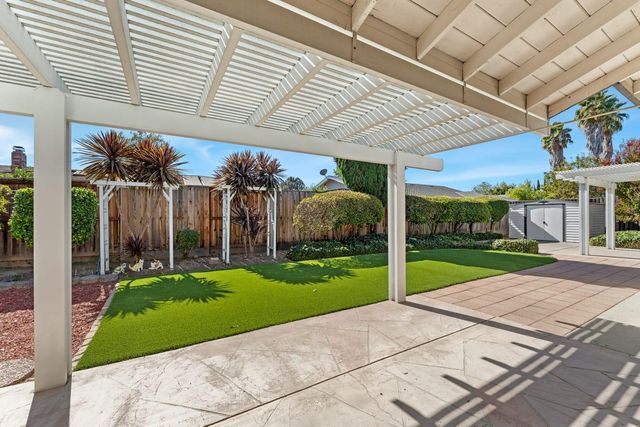 6764 Breakwater Way, Sacramento, CA 95831