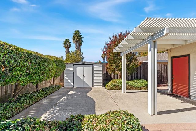 6764 Breakwater Way, Sacramento, CA 95831