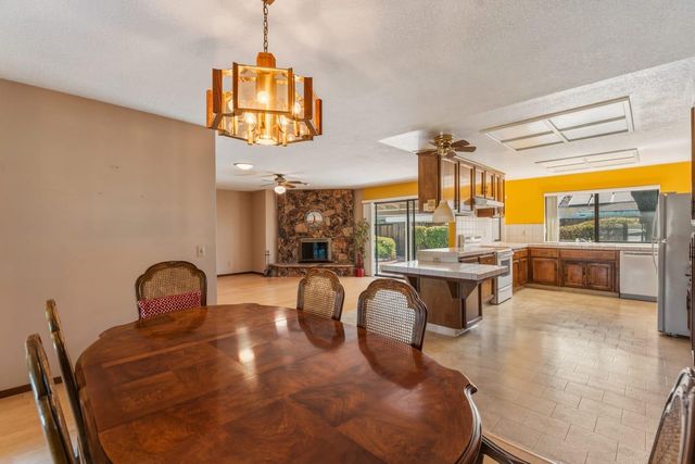 6764 Breakwater Way, Sacramento, CA 95831