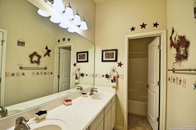1257 NICKEL CRK, New Braunfels, TX 78130