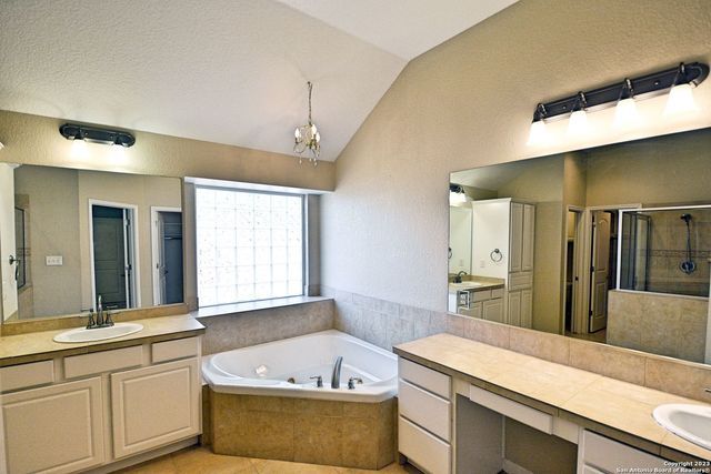1257 NICKEL CRK, New Braunfels, TX 78130