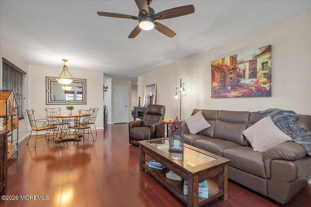 9 Evergreen Court, Freehold, NJ 07728