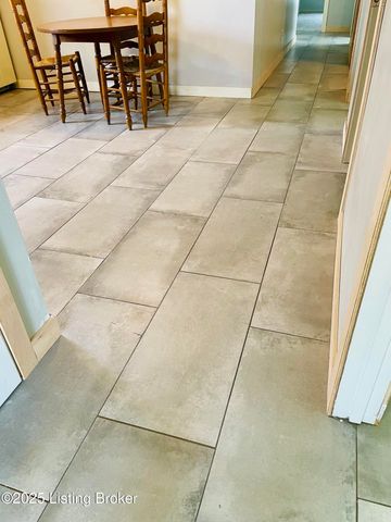 810 Rolling Ridge Cir, Simpsonville, KY 40067