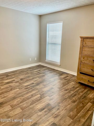 810 Rolling Ridge Cir, Simpsonville, KY 40067