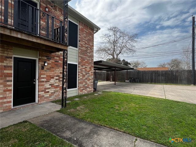 905 Simpson Road B, Victoria, TX 77904