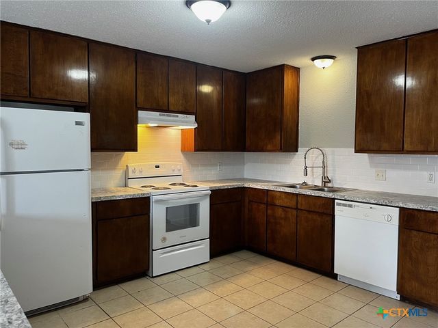 905 Simpson Road B, Victoria, TX 77904