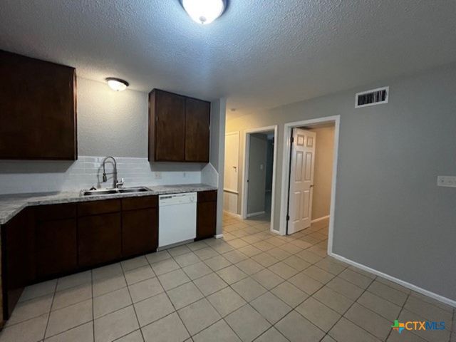 905 Simpson Road B, Victoria, TX 77904
