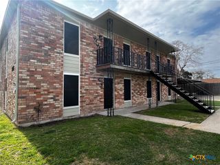 905 Simpson Road B, Victoria, TX 77904
