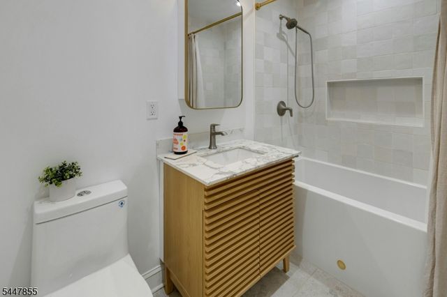 270 Main St D, Millburn Twp., NJ 07041