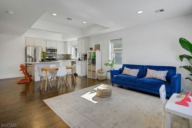 270 Main St D, Millburn Twp., NJ 07041