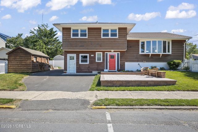 1716 Melrose Avenue, Lake Como, NJ 07719