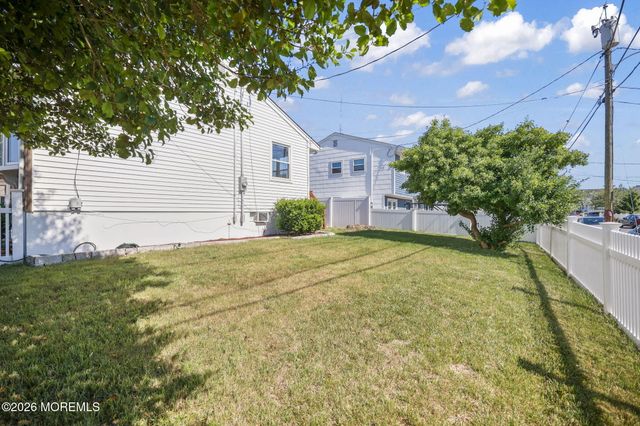1716 Melrose Avenue, Lake Como, NJ 07719