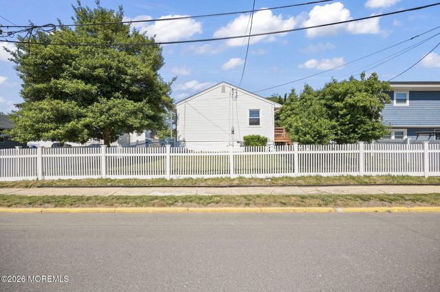 1716 Melrose Avenue, Lake Como, NJ 07719