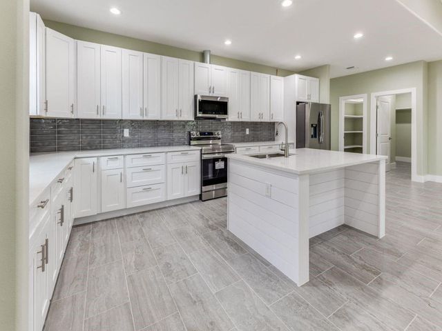 120 Plumeria DR, Dale, TX 78616