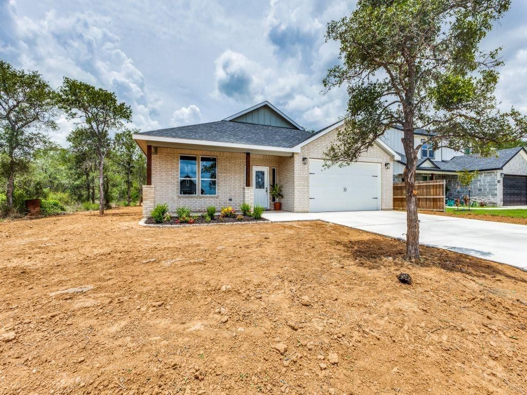 120 Plumeria DR, Dale, TX 78616