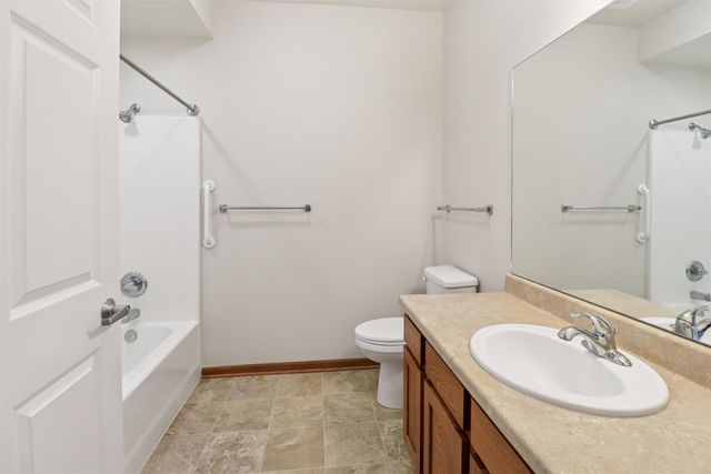 600 E Hillcrest Avenue 201, Indianola, IA 50125