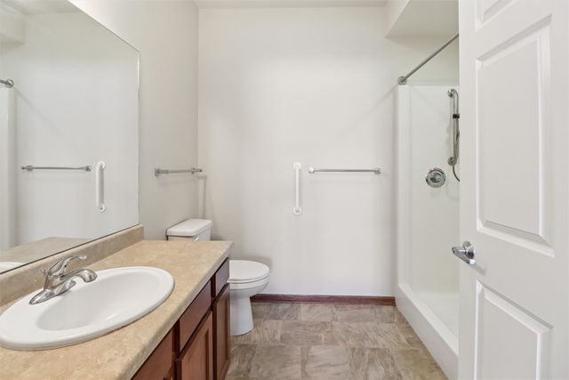 600 E Hillcrest Avenue 201, Indianola, IA 50125