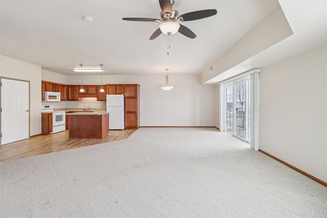 600 E Hillcrest Avenue 201, Indianola, IA 50125