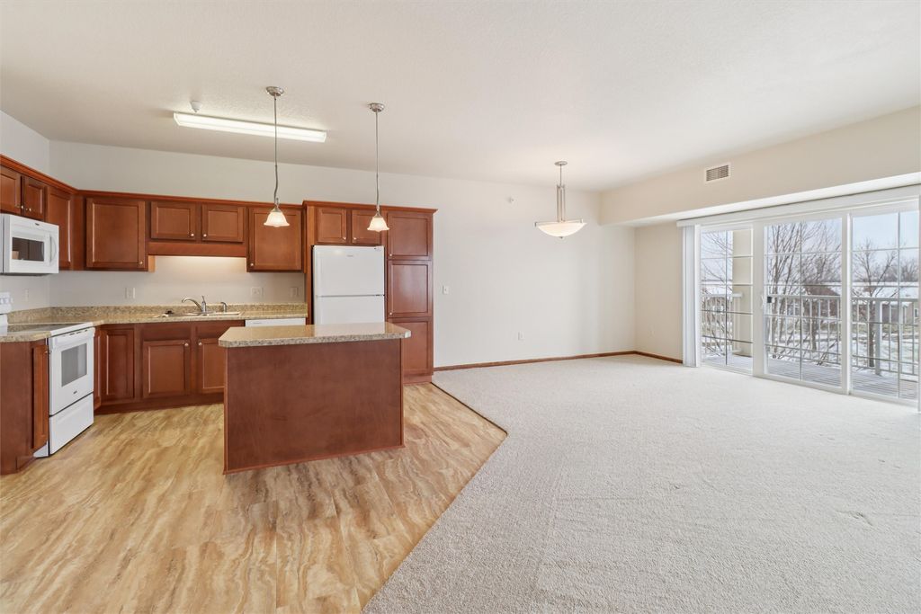 600 E Hillcrest Avenue 201, Indianola, IA 50125